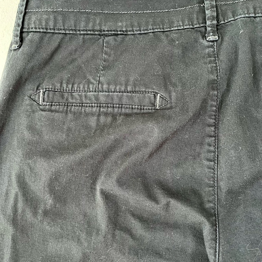 2 pair size 10 shorts for women- Lee Natural Fit, Gloria Vanderbilt Cream Cargo - Picture 15 of 17